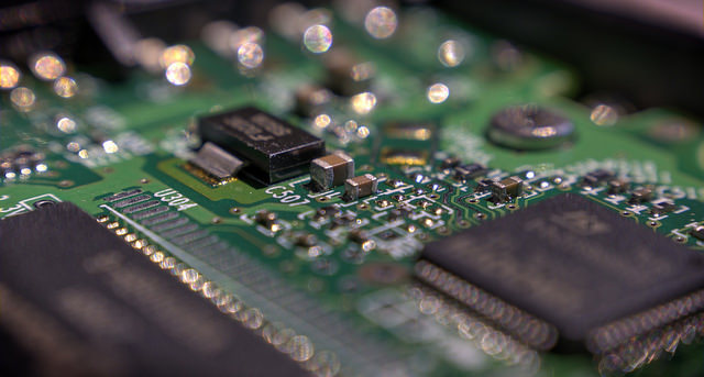 Low-Voltage Low-Power Circuits